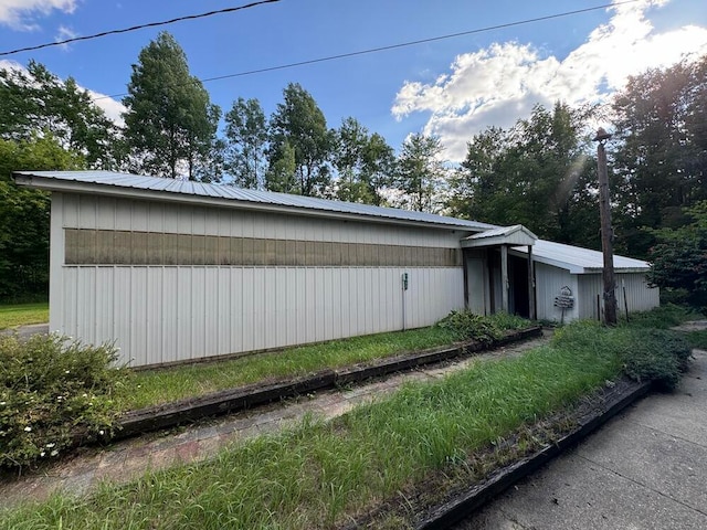 view of home's exterior