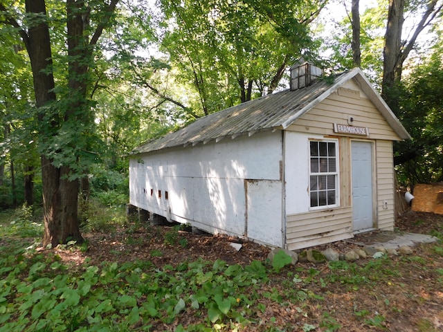 view of outdoor structure