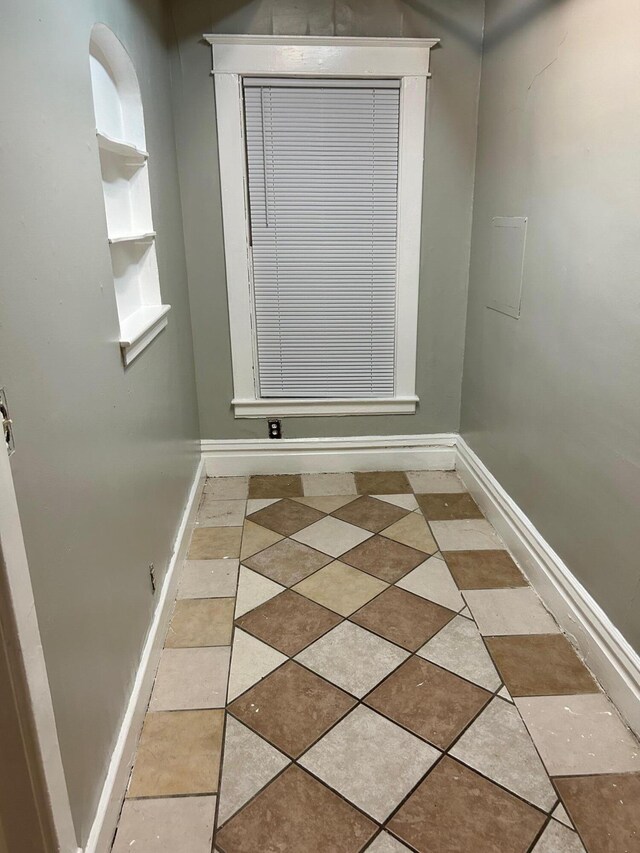 1408 E Main St, Kalamazoo, MI 49048 - detailed view of baseboards