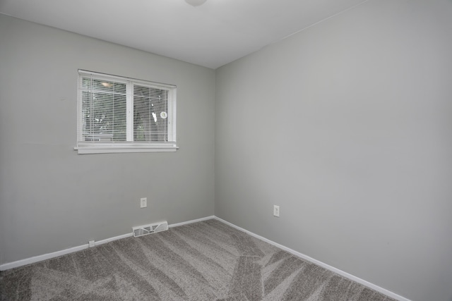 unfurnished room featuring carpet