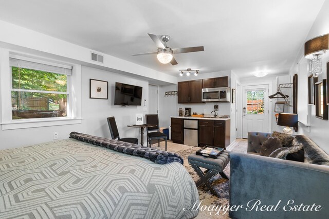 15 E Wall St, Douglas, MI 49406 - living area with ceiling fan