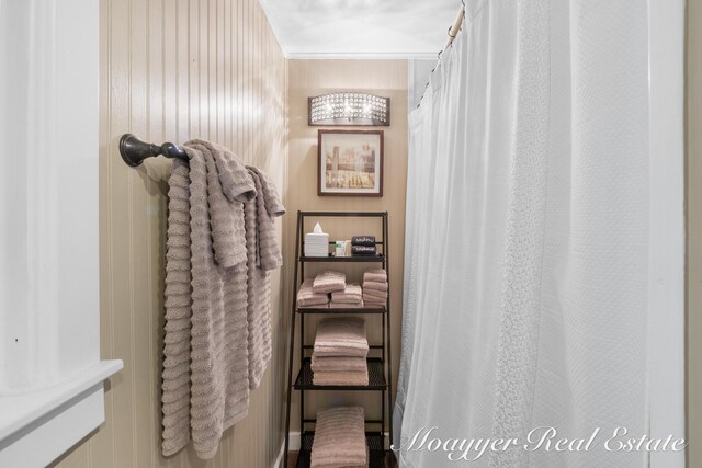 15 E Wall St, Douglas, MI 49406 - view of full bath