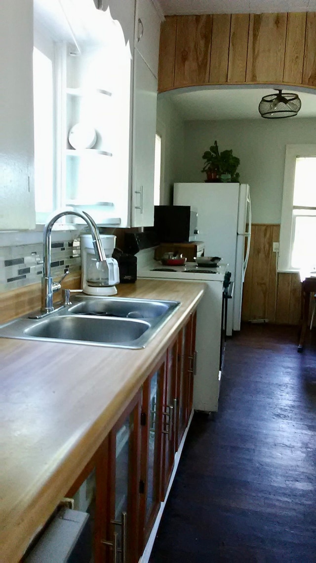 kitchen featuring white stove, dark hardwood / wood-style floors, and sink