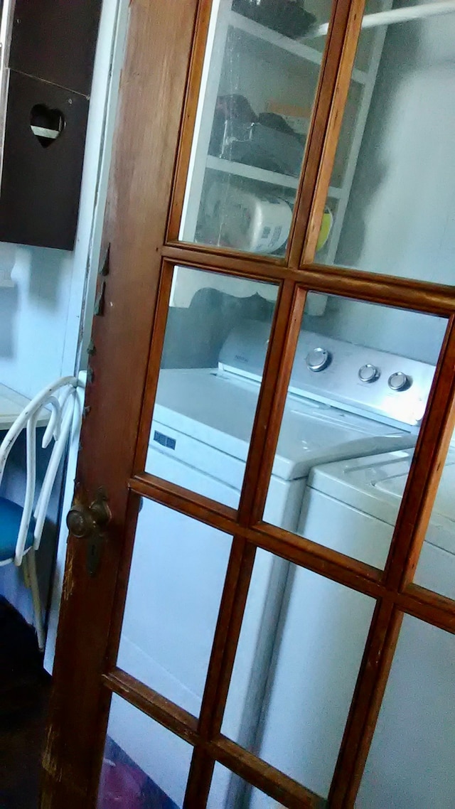 1460 S Dye Rd, Flint, MI 48532 - laundry view