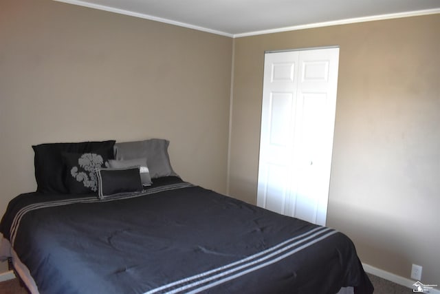 bedroom with carpet flooring, a closet, and ornamental molding