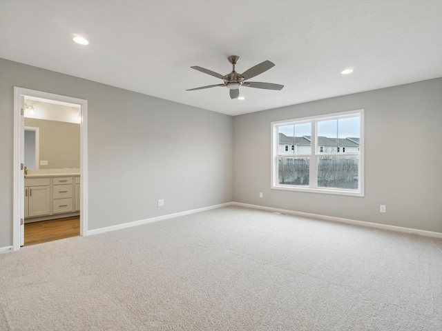 carpeted empty room featuring ceiling fan