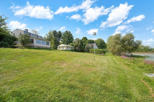 view of yard featuring a water view