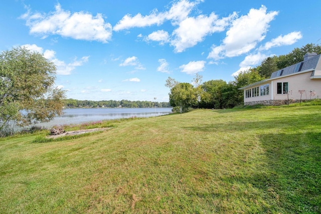 view of yard featuring a water view