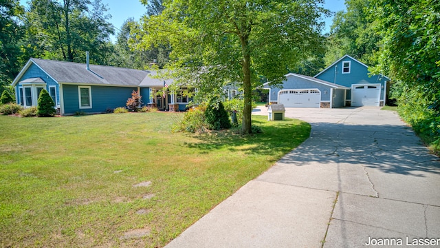 view of front of property featuring a front lawn and a garage