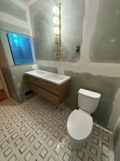 14257 Warwick St, Detroit, MI 48223 - full bath featuring toilet and double vanity