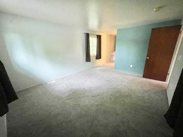 unfurnished room featuring carpet floors