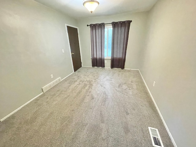 unfurnished room featuring carpet