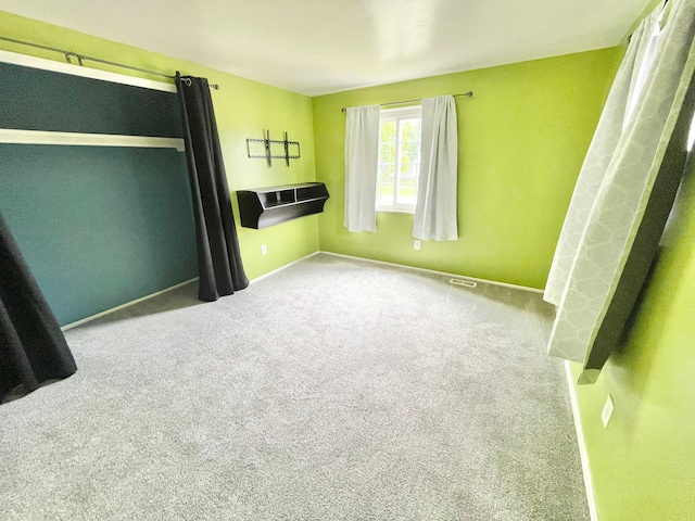 unfurnished bedroom featuring carpet floors