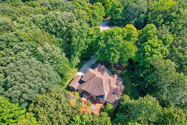 birds eye view of property featuring a wooded view