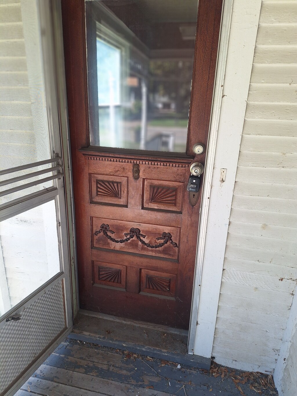235 N Howard Ave, Croswell, MI 48422 - view of doorway to property