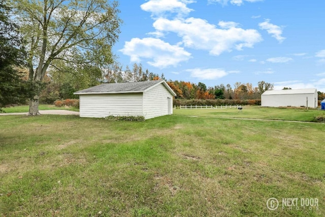 view of yard with an outdoor structure