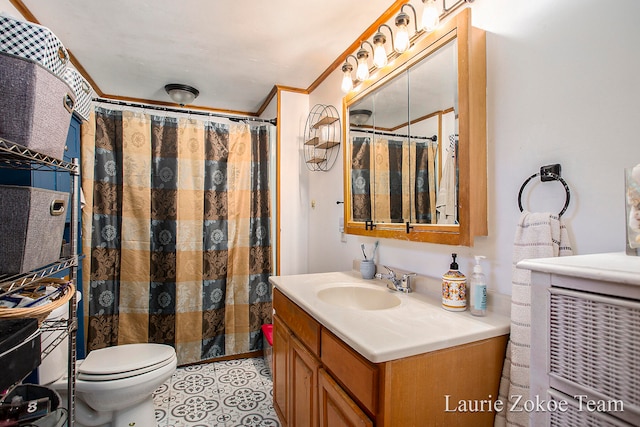 bathroom featuring a shower with shower curtain, vanity, toilet, and crown molding