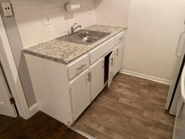 17161 Redford St Unit 203, Detroit, MI 48219 - kitchen with a sink, backsplash, dark wood finished floors, and baseboards