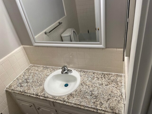 17161 Redford St Unit 203, Detroit, MI 48219 - full bath with vanity, toilet, and tile walls