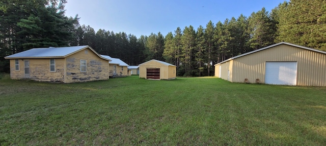 view of yard with an outbuilding and a garage