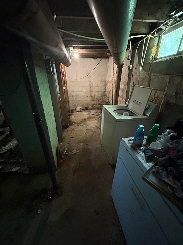 basement featuring washer / dryer