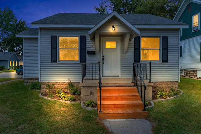 view of front of property with a lawn