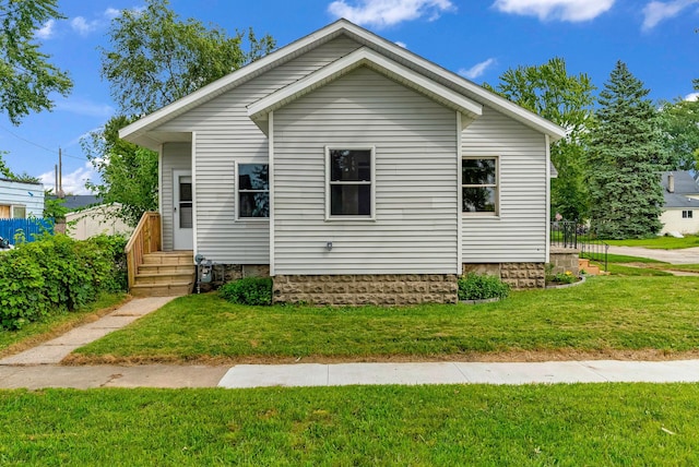 view of front of property with a front yard