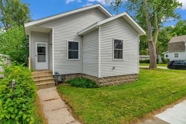 view of front of property with a front yard