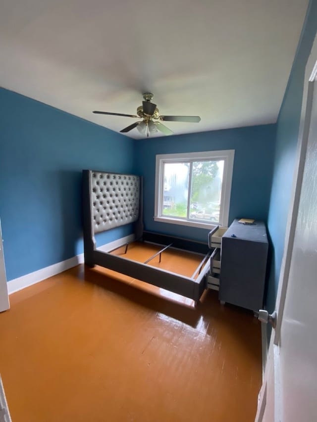 unfurnished bedroom featuring ceiling fan