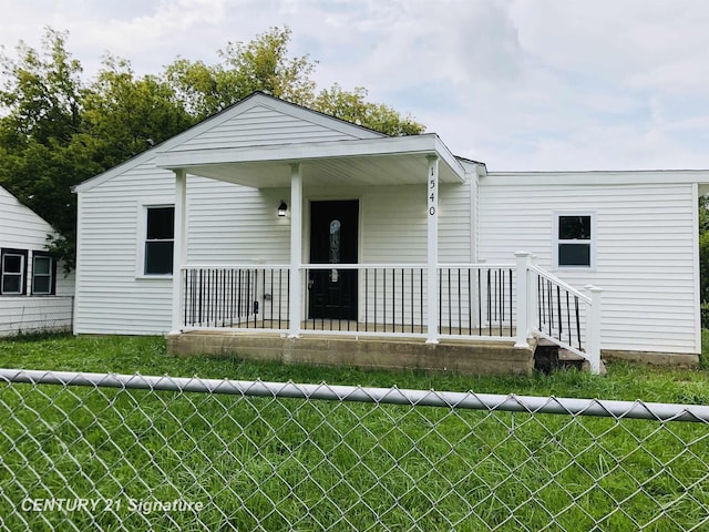 1540 Pound Dr, Flint, MI 48532 - bungalow-style house with a porch