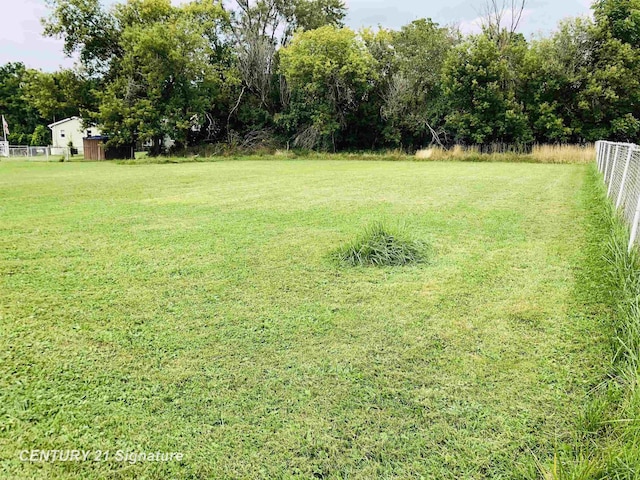 1540 Pound Dr, Flint, MI 48532 - view of yard