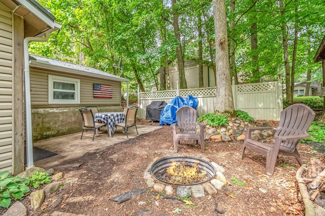 view of patio with an outdoor fire pit and area for grilling