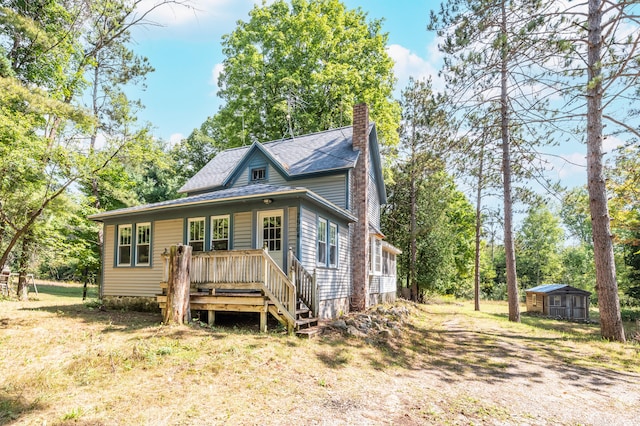 view of front of property with a storage unit