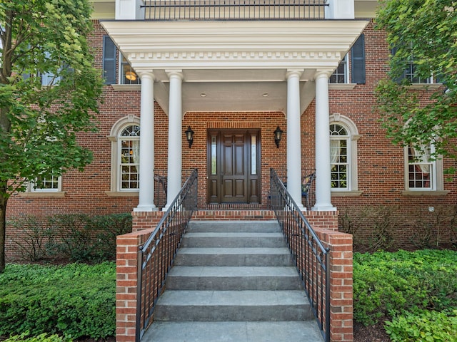 property entrance featuring a porch