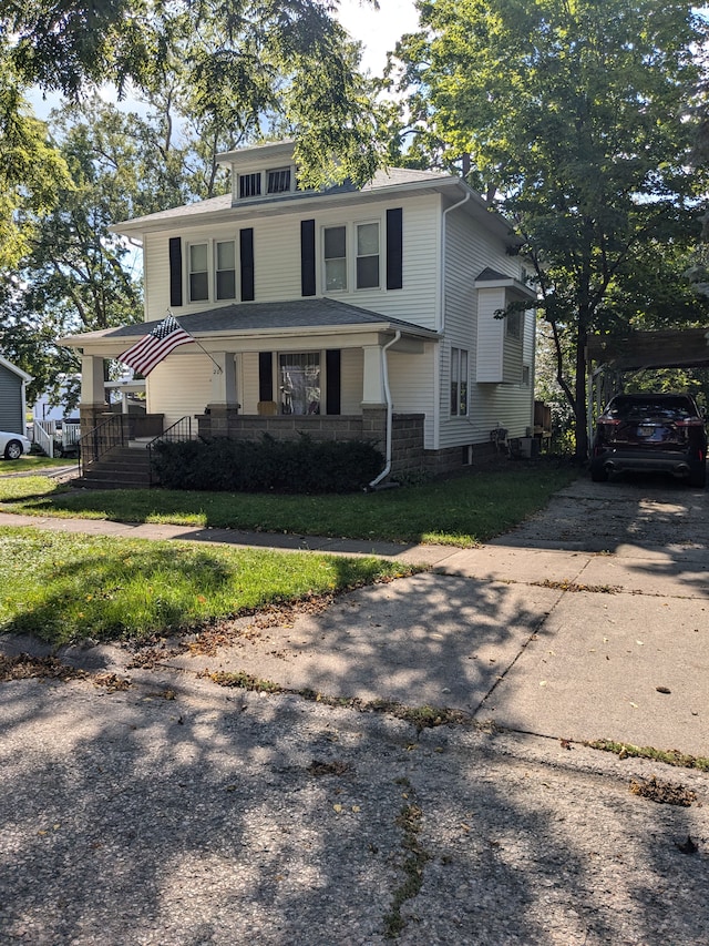 view of front facade with a front lawn