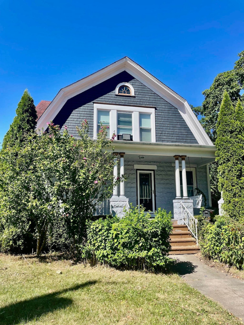 view of front of house featuring covered porch