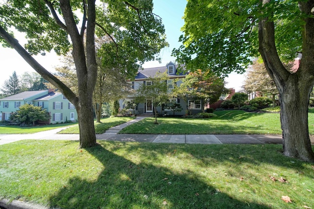 view of front of house with a front lawn