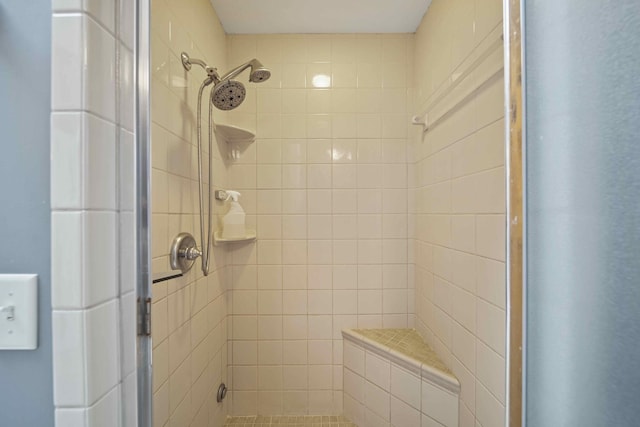 bathroom featuring tiled shower