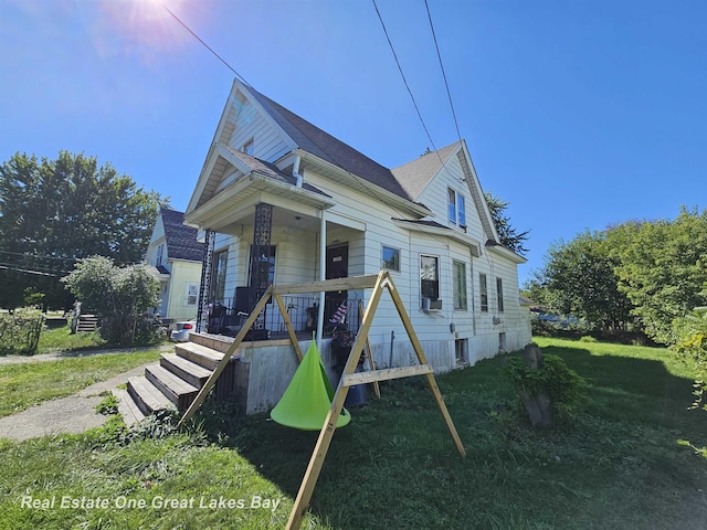 1209 S Fayette St, Saginaw, MI 48602 - bungalow-style house with covered porch