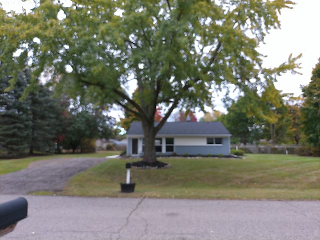 Listing photo 2 for 4736 Summerhill Dr, Clarkston MI 48346