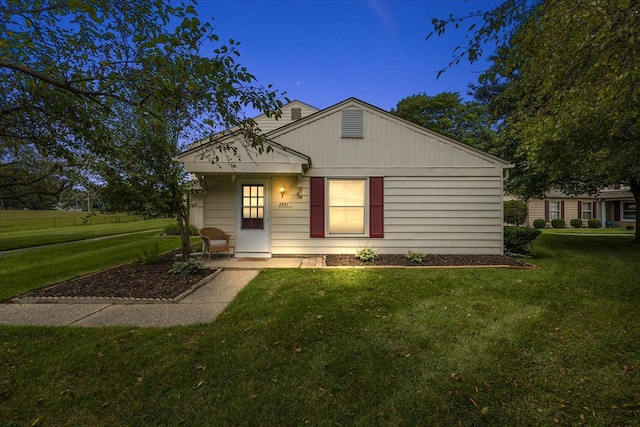 view of front facade featuring a front yard