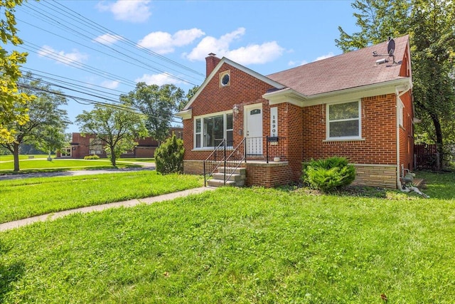 view of front of property with a front lawn