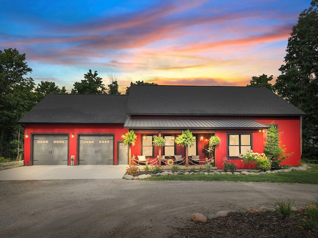 view of front facade featuring a garage