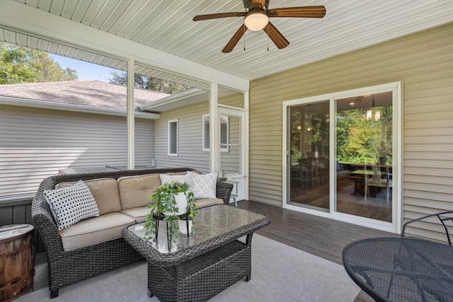 sunroom with ceiling fan