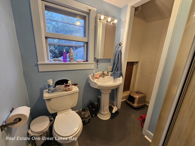 422 N Woodbridge St, Saginaw, MI 48602 - bathroom featuring toilet and concrete floors