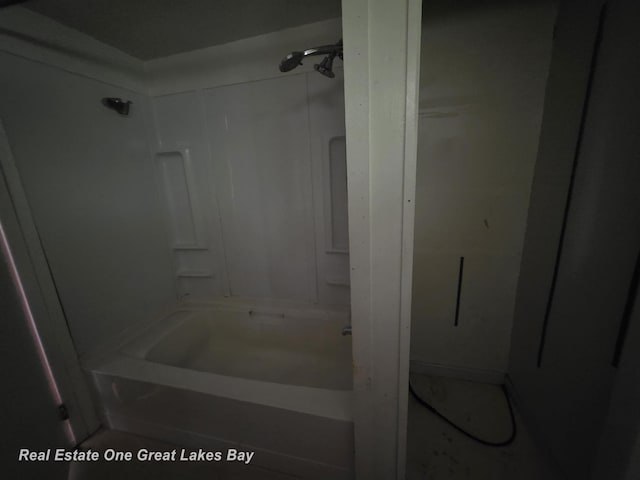 3810 Nicol Dr, Saginaw, MI 48601 - full bathroom featuring shower / bath combination