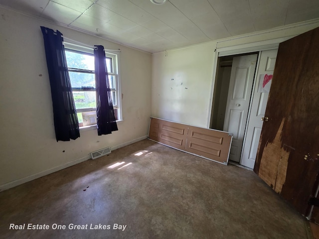 3810 Nicol Dr, Saginaw, MI 48601 - unfurnished bedroom featuring a closet, baseboards, and ornamental molding