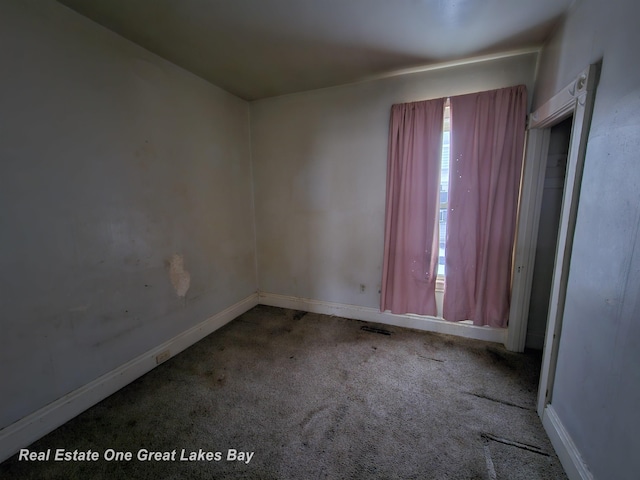 empty room featuring carpet