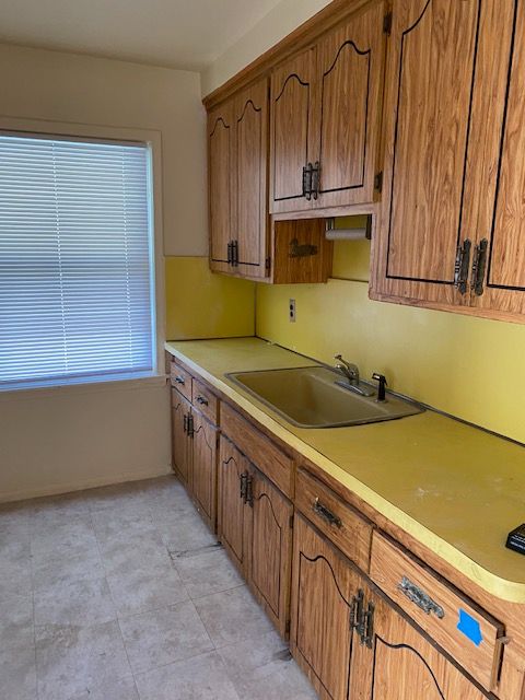 kitchen featuring sink