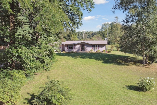 view of front of property with a front yard